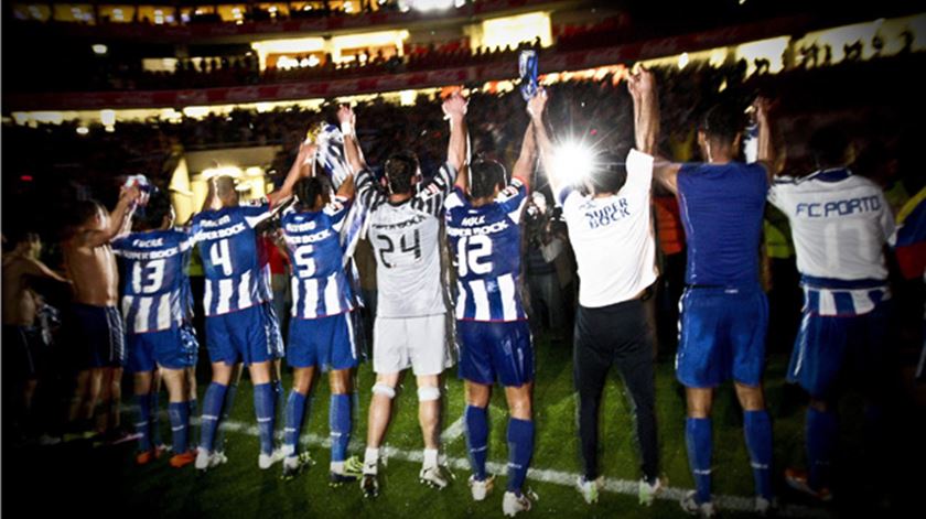 Porto pode voltar a repetir a festa de 2011, quando venceu o campeonato no Estádio da Luz Foto: DR