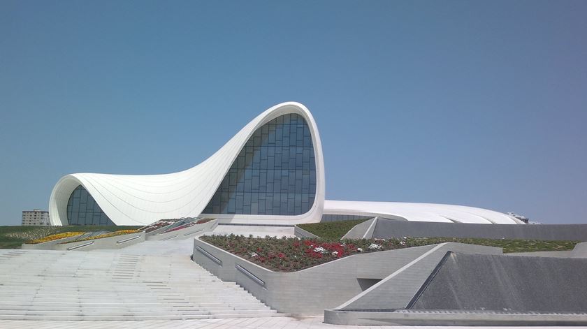 O centro Heydar Aliyev, em Baku, no Azerbaijão. Foto: Domínio público