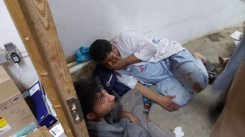 Fotografia tirada durante o ataque ao hospital dos MSF em Kunduz. Foto: Twitter