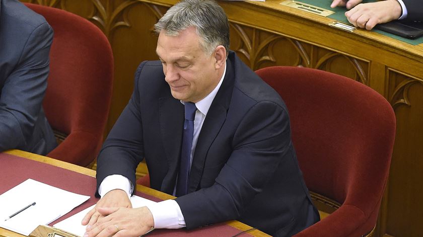 Primeiro-ministro foi derrotado no Parlamento. Foto: Tamas Kovacs/EPA