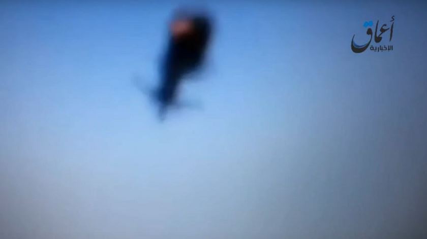 Imagem do video, divulgado pelo grupo jihadista, que alega mostrar a queda do avião russo no Egipto. Foto YouTube