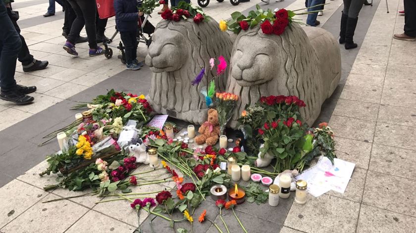 Sucedem-se as homenagens às vítimas dos atentados na Suécia. Foto: Dina Franco Moura/Renascença