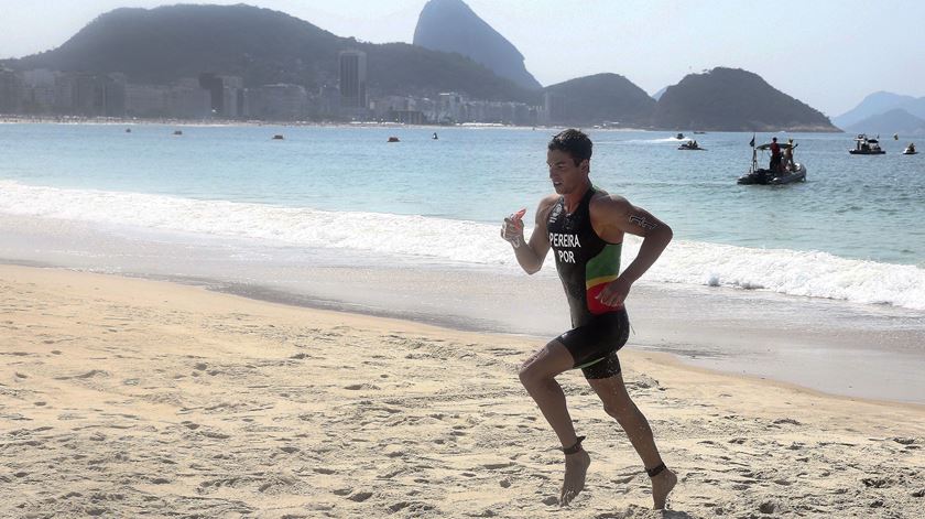 João Pereira na prova de triatlo dos Jogos Olímpicos do Rio de Janeiro. Foto: Inácio Rosa/Lusa