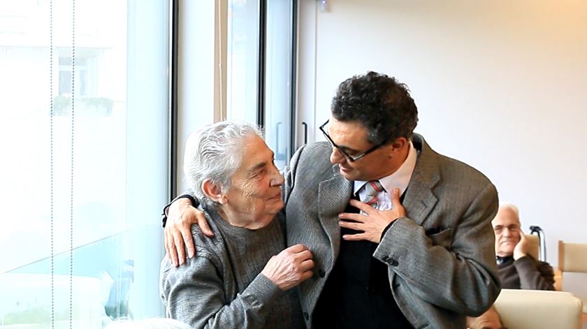 Jorge Sequeira agradeceu à idosa que o quis cumprimentar. "A minha amiga teve a simpatia de se levantar para me dar um beijinho"