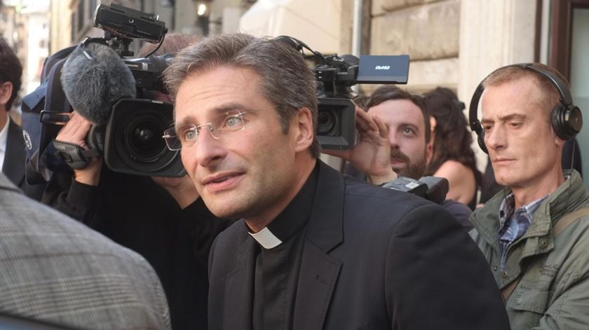 O padre Krysztof Charamsa, na conferência de imprensa em que se assumiu como homossexual. Foto: Luciano Castillo/EPA