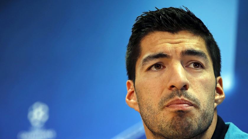 Suárez vai falhar dois jogos do Barcelona e outros tantos da selecção uruguaia. Foto: Alberto Estevez/EPA