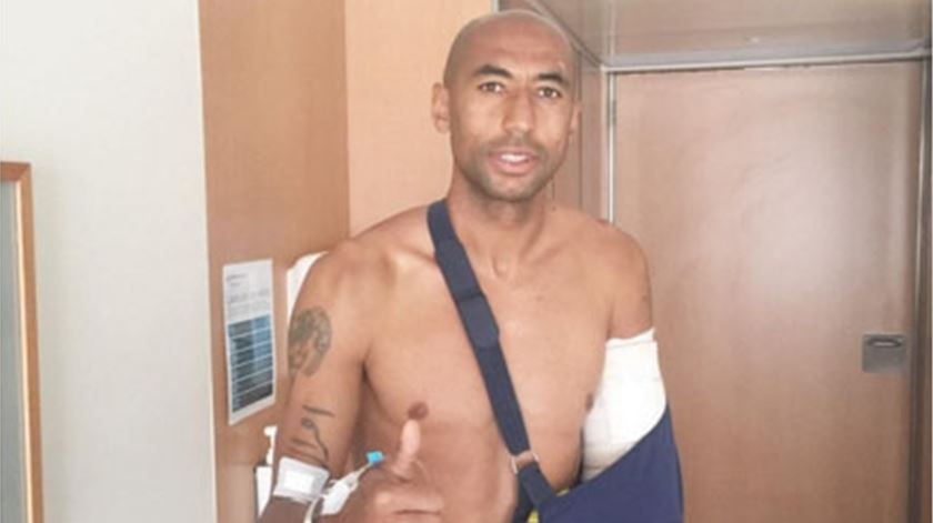 Luisão é operado pela segunda vez ao braço esquerdo. Foto: DR