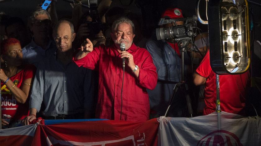 Lula participou em manifestação pró-Governo. Foto: Sebastião Moreira/EPA