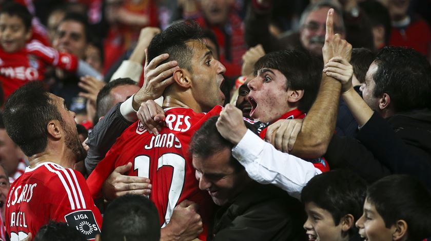 Jonas pede aos adeptos do Benfica para apoiarem enchendo a Luz