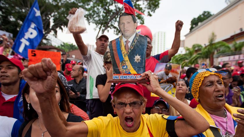Manifestação a favor do Governo de Maduro, esta quinta-feira, em Caracas. Foto: Miguel Gutiérrez/EPA