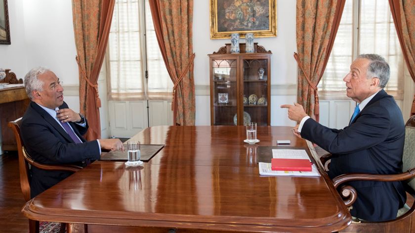 Presidente Marcelo Rebelo de Sousa e primeiro-ministro António Costa reúnem-se no Funchal. Foto: Miguel Figueiredo Lopes/Presidência da República/Lusa
