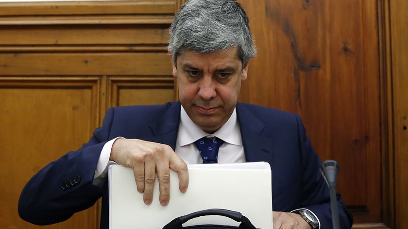 Ministro das Finanças, Mário Centeno, em luta contra o défice. Foto: Tiago Petinga/Lusa