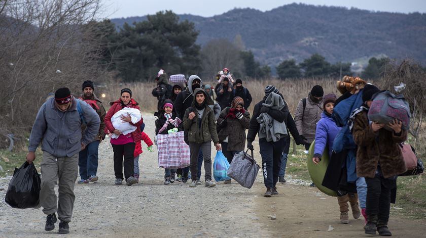 Desde o início do ano, chegaram à Europa, via Mediterrâneo, mais de 200 mil refugiados e migrantes.Foto: EPA