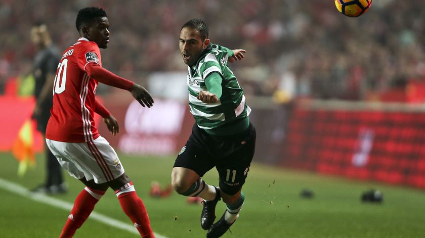 Nélson Semedo e Bruno César em acção no dérbi da Luz (Benfica 2-1 Sporting). Foto: Miguel A. Lopes/Lusa