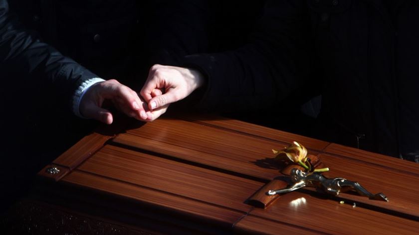 Para quem tenha dificuldade em lidar com a morte dos seus familiares já existem consultas de luto. Foto: Lusa