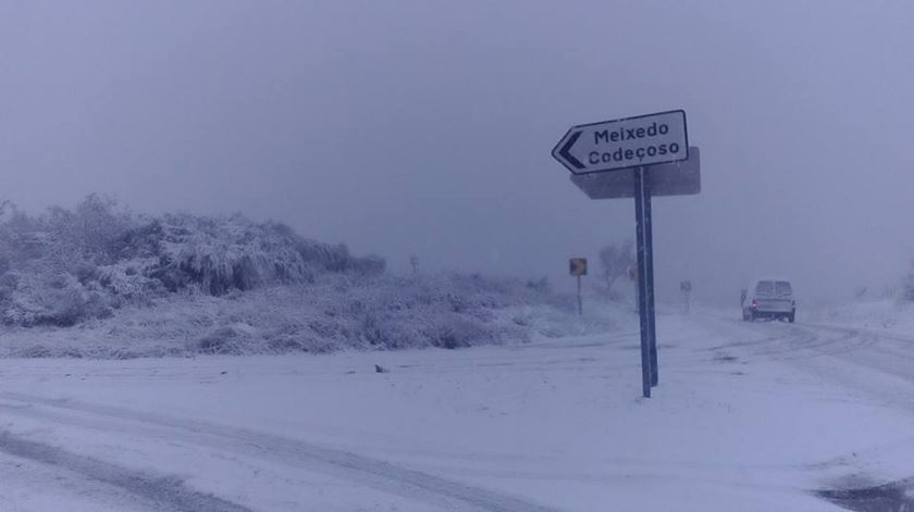 A neve força mudanças de rotina em Montalegre. Foto: Isaque Madeira