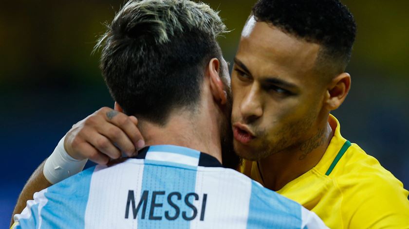 Mourinho quer Neymar como adversário de Messi Foto: Fernando Bizerra/EPA