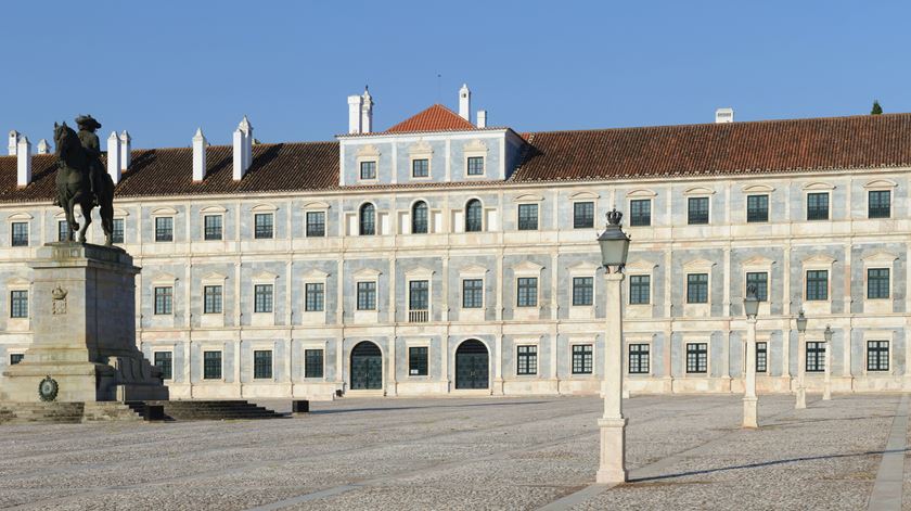 O Paço Ducal de Vila Viçosa é o destino do trágico landau dos Bragança. Foto: wikipedia