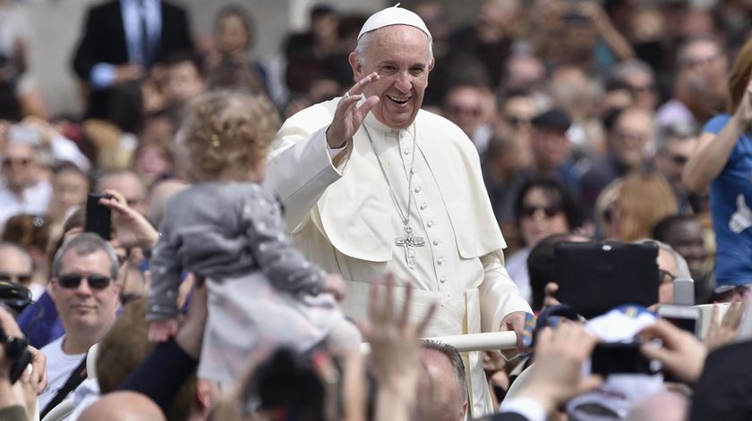 Papa Francisco não pretende mudar, mas sim recontextualizar a doutrina sobre a família. Foto: DR