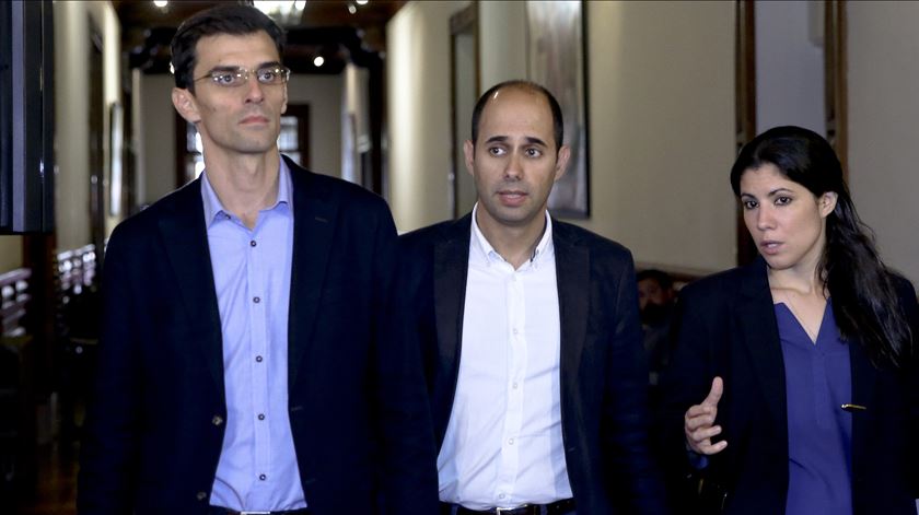 Jorge Costa, Pedro Filipe Soares e Mariana Mortágua formamram a delegção do BE que reuniu com o ministro das Finanças. Foto: António Cotrim/Lusa