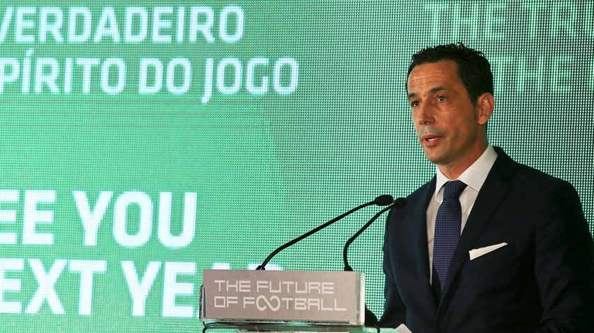 Pedro Proença marca presença no congresso "The Future of Football". Foto: Miguel A. Lopes/Lusa