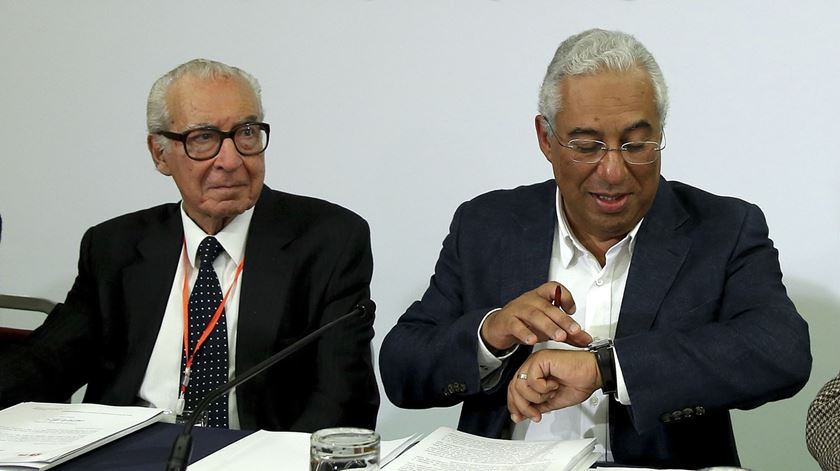 Almeida Santos e António Costa numa reunião do PS em Novembro do ano passado. Foto: Tiago Petinga/Lusa