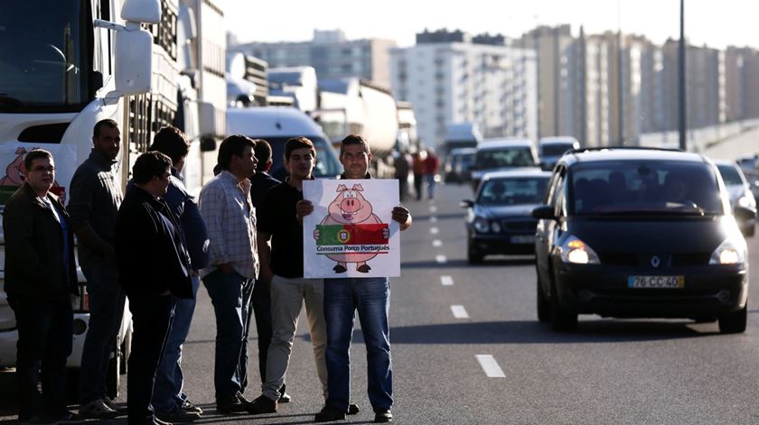 Até 300 camiões de suinicultores, segundo os mesmos, rumaram a Lisboa com o objectivo de provocar o caos no trânsito da capital. Foto: André Kosters/Lusa