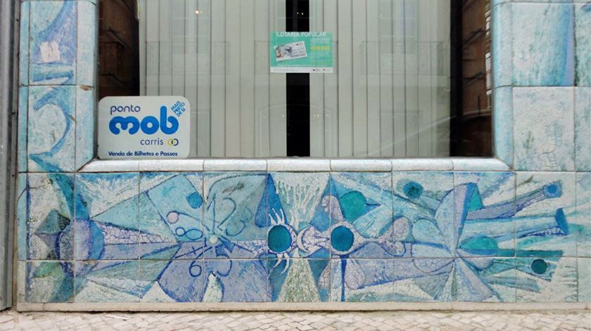 Azulejos de Querubim Lapa na fachada da Casa da Sorte, em Lisboa. Foto: DR