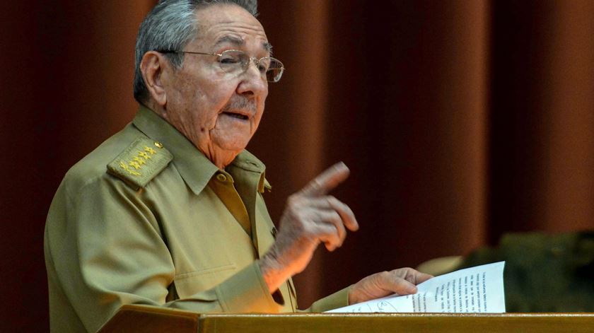 Raúl Castro, o homem que deixa a presidência do país, mas não a liderança do partido. Foto: Abel Padrón Padilla/EPA