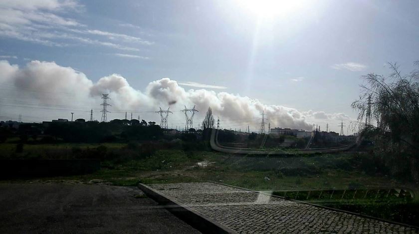 Nuvem tóxica em Setúbal. Foto: Rui Martins