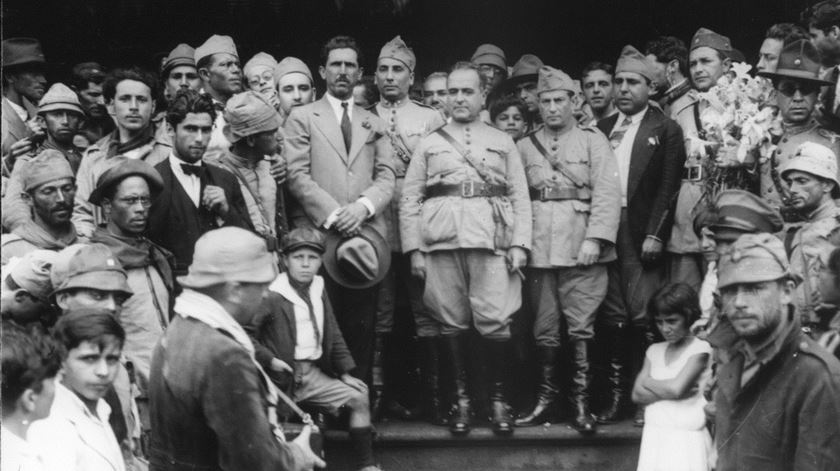 Getúlio Vargas (ao centro), com a sua comitiva, depois da revolução de 1930. Foto: Claro Jansson