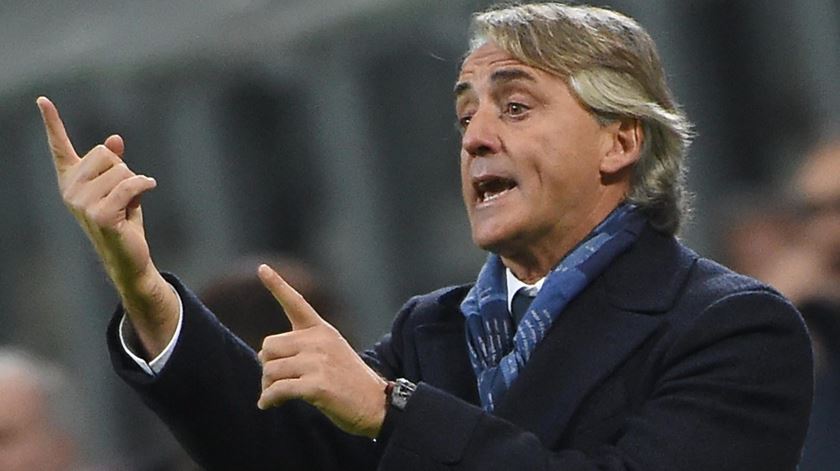 Mancini prepara-se para assumir o comando da seleção do seu país. Foto: Daniel Dal Zennaro/EPA