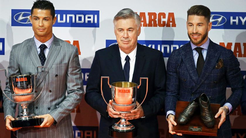 Ronaldo recebeu o troféu de melhor marcador da última liga espanhola. Foto: Angel Diaz/EPA