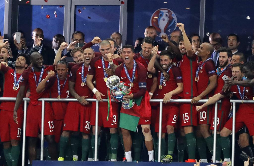 Cristiano Ronaldo vê Euro 2016 com Portugal como título 'mais