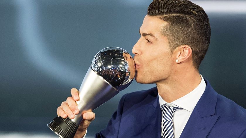 Por alguma razão Cristiano foi eleito "The Best" (o melhor) para a FIFA em 2016. Foto: EPA