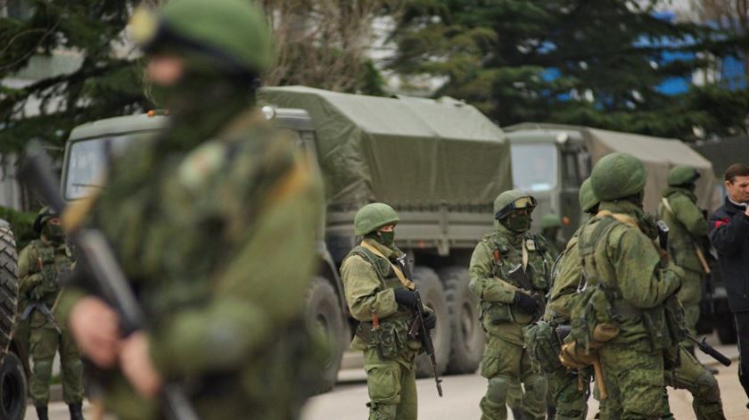 Soldados russos na Crimeia, que foi invadida e anexada pela Rússia à Ucrânia em 2014. Foto: DR