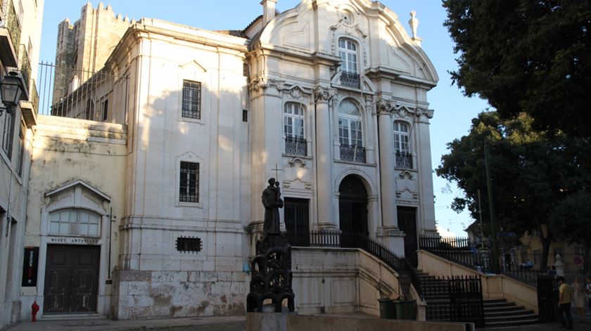 Igreja e largo de Santo António, em Lisboa. Foto: Wikipedia Commons