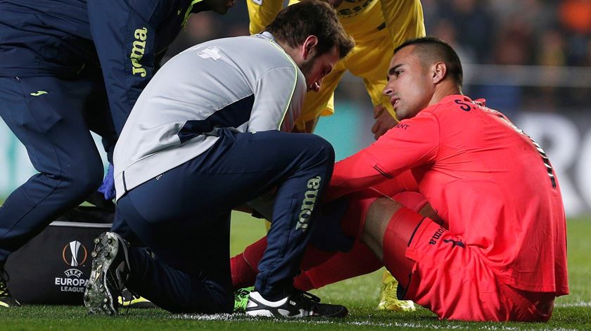 Asenjo lesionou-se durante o jogo com o Real Madrid. Foto: EPA