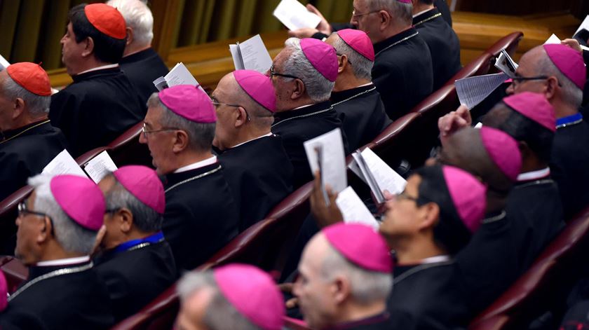 Bispos no sínodo a discutir os problemas da família. Foto: EPA