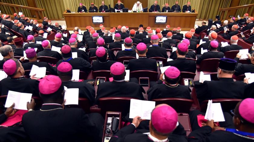 Bispos reunidos em sínodo para discutir questões sobre a família. Foto: Ettore Ferrari/EPA