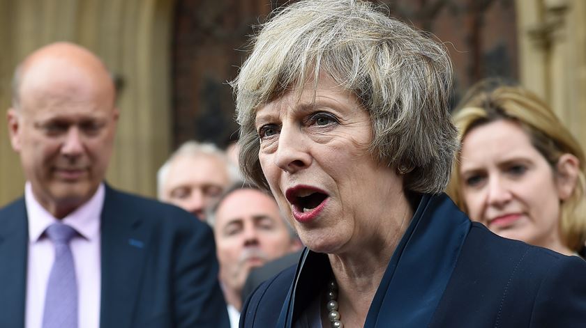 Theresa May durante uma intervenção no parlamento. Foto: Andy Rain/EPA