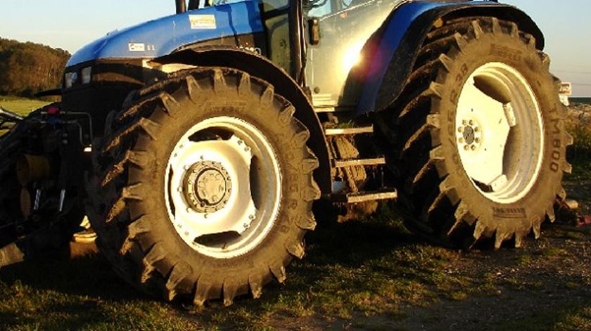 Condutores de tractores obrigados a formação de 35 horas