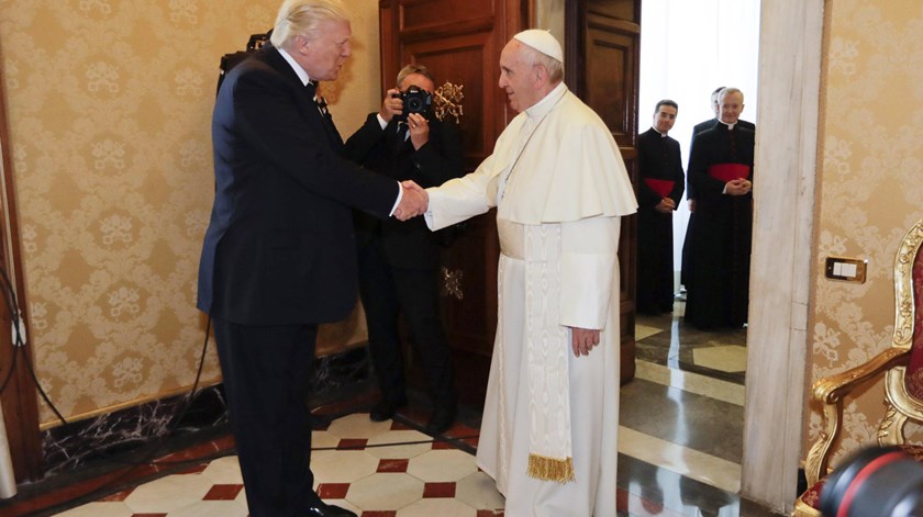 No Vaticano, Donald Trump é recebido pelo Papa Francisco, numa audiência privada. Foto: Alessandra Tarantino/EPA