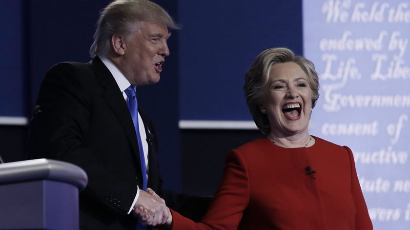Donald Trump e Hillary Clinton no primeiro debate presidencial, eleições EUA (26/09/16) Foto: Peter Foley/EPA