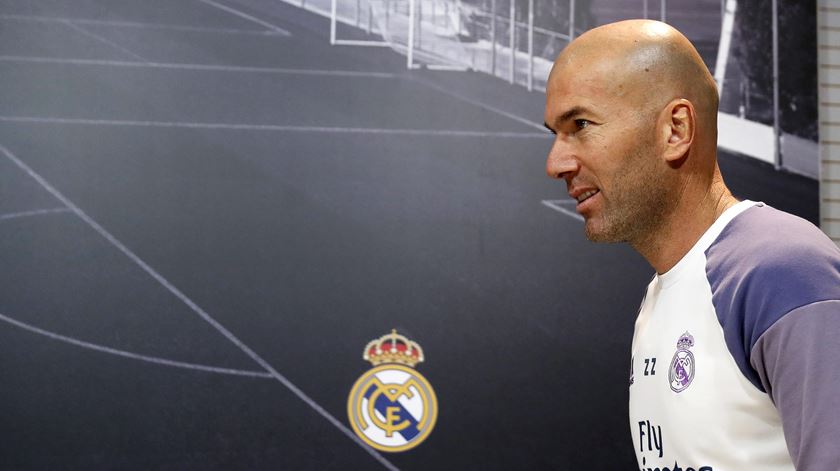 Zidane não troca o Real Madrid pelo Barcelona. Foto: Chema Moya/EPA